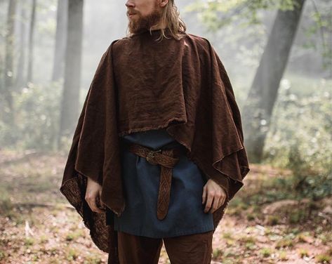 Waxed Canvas Ranger Cloak Traveling Clothes, Rpg Wallpaper, Medieval Outfit, Medieval Clothes, Medieval Costume, Medieval Clothing, Fantasy Costumes, Medieval Fashion, Linen Short