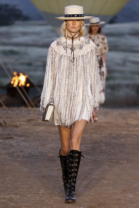 Dior Clothes, Dior Cruise, Looks Country, Laurel Canyon, Western Chic, Cowboy Style, Trends 2022, John Galliano, Hippie Chic