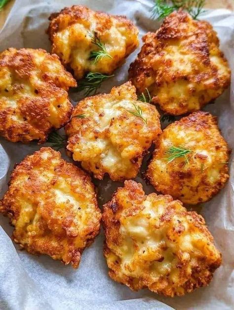 Potatoes Fritters, Garlic Aioli Dip, Cheesy Chicken Fritters, Chicken Fritters Recipe, Cheese Fritters, Chicken Fritters, New Air Fryer Recipes, Cauliflower Fritters, Potato Fritters