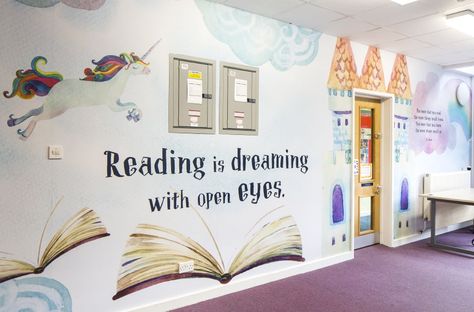 Library Wall Painting, Library Mural, School Wall Art Ideas, School Library Decor, School Library Design, Wall Painting Ideas, Library Themes, Elementary School Library, Library Inspiration