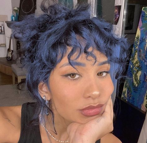 Cute Hair Dye Ideas For Curly Hair Blue, Dark Blue Short Curly Hair, Curly Navy Blue Hair, Deep Blue Curly Hair, Blueberry Blue Hair, Navy Curly Hair, Midnight Dark Blue Hair Curly, Dark Blue Hair Tan Skin, Blue Hair Color Curly