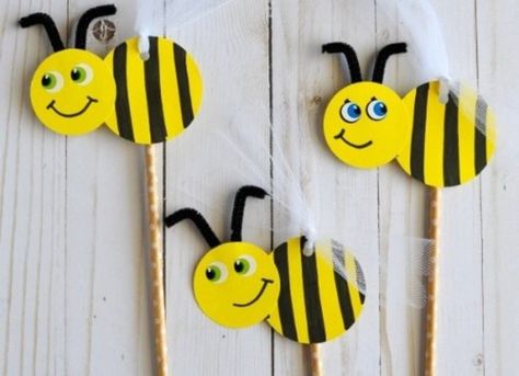 Crafts Ideas For Kids, Diy Bee, Bee Crafts For Kids, Diy Frühling, Diy Spring Crafts, Insect Crafts, Puppets For Kids, Puppet Crafts, Spring Kids