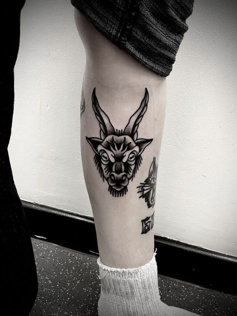 Tattoo Goat, Gotik Tattoo, Traditional Black Tattoo, Vintage Tattoos, Shadow Tattoo, Vintage Tattoo Design, Goat Head, Goth Tattoo, Devil Tattoo