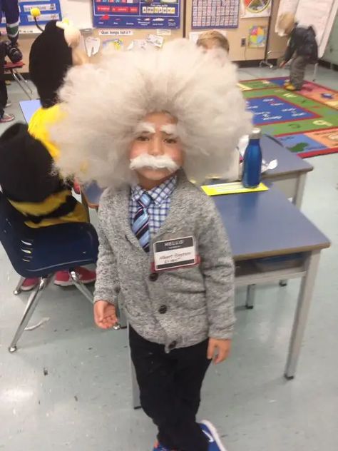 50+ Kids Who Took Halloween Costumes To Another Level - HubPages Albert Einstein Costume, Einstein Costume, About Albert Einstein, Fancy Dress Costumes Kids, Halloweenský Makeup, Clever Halloween Costumes, Diy Costumes Kids, Book Week Costume, Diy Halloween Costumes Easy