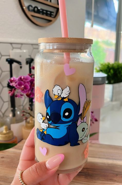 21oz Stitch glass made with permanent vinyl.  Listing includes bamboo lid and glass straw. Please care with extra love:  Not Dishwasher or Microwave safe  Do not scrub vinyl  DO NOT soak Snowglobe Tumblers, Stitch Tumbler, Lilo And Stitch Merchandise, Disney Cups, Sublimation Ideas Projects Inspiration, Cool Fidget Toys, Cute Coffee Cups, Diy Glass Bottle Crafts, Cup Crafts