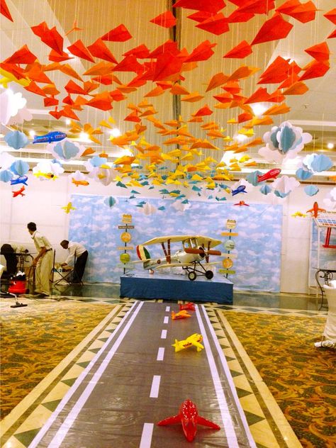 Travel Theme Decor Party, Road Decoration Ideas, Explorer Birthday Theme, Airplane School Theme, Airline Themed Event, Flight Theme Party, Airplane Decorations Party, Airplane Vbs, Airport Theme Party