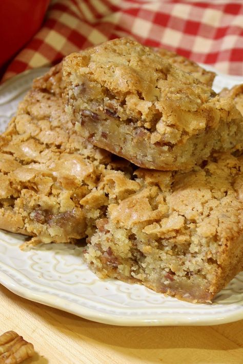 Sweet Alabama Pecan Bread Alabama Pecan Bread, Alabama Pecanbread, Alabama Recipes, Pecan Bread Recipe, Pecan Bread, Cake Mug, Just A Pinch Recipes, Pecan Cake, Pecan Recipes