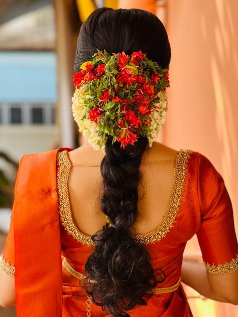 Saree Hairstyles With Jasmine, South Indian Wedding Hairstyles Simple, Kerala Bride Hairstyles With Flowers, Kerala Wedding Hairstyle, Hindu Bridal Hairstyles Kerala, Kerala Bride Hairstyles, Kerala Beauty, Simple Bridal Hairstyle, South Indian Wedding Hairstyles