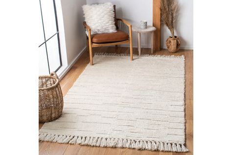 Tassel Rug, Rug Over Carpet, Viscose Rug, Ivory Area Rug, Shag Area Rug, Dining Room Rug, Ivory Rug, Home Decor Trends, White Area Rug