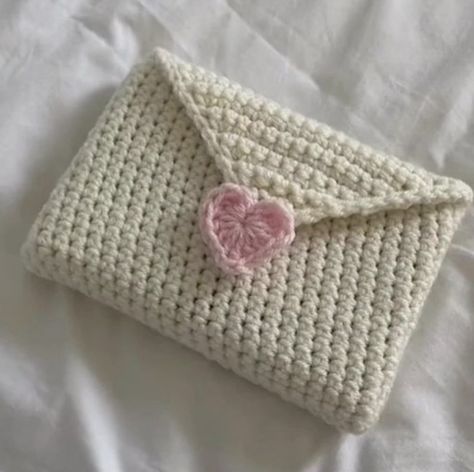 Mode Crochet, Crochet Shop, Beginner Crochet Projects, Fun Crochet Projects, Book Sleeve, My Posts, Crochet Books, Diy Crochet Projects, Love Letter