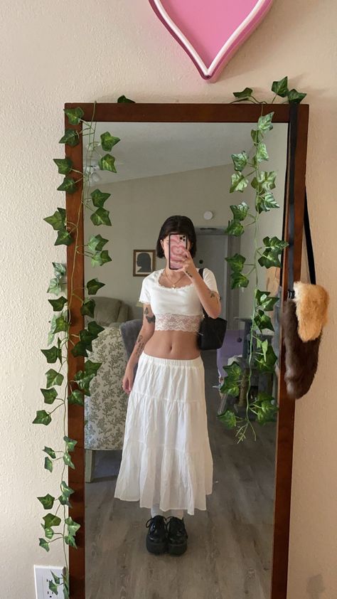 White King Skirt Outfit, Long Skirt Girlies, White Boho Skirt Outfit, Flowy White Skirt Outfit, Flowy Outfits Aesthetic, Long White Skirt Outfit Summer, Cute Long Skirt Outfits, Karissa Lovewitch, Long Skirt Girly