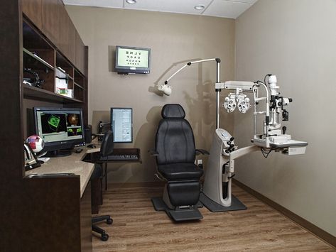 This option would also work, having the keyboard pull out and having the computer mounted to the wall. Optometrist Office, Medical Clinic Design, Eyewear Store Design, Optometry Office, Traditional Home Office, Medical Office Decor, Medical Office Design, Cozy Office, Hospital Interior