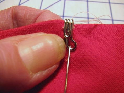 Couture, Sewing Lessons, Sewing 101, Repair Clothes, Sewing Stitches, Wire Ring, Couture Sewing, Love Sewing, Diy Sewing Projects