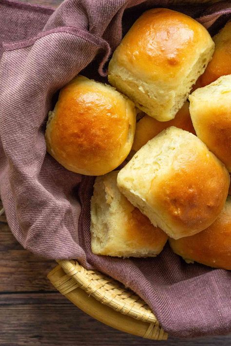 Dinner Buns, Quick Dinner Rolls, Quick Rolls, Gingerbread Muffins, Active Dry Yeast, Yeast Breads, Homemade Dinner Rolls, Dinner Rolls Recipe, Fast Dinners