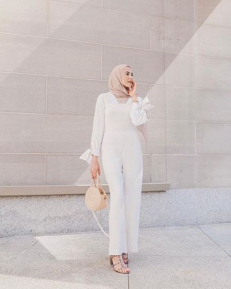 One of my favorite spring/summer outfits is a white jumpsuit! I wish a modest brand would make one where we didn’t have to worry about… Hijab Jumpsuit, Jumpsuit Hijab, Every Day Fashion, Eid Outfit Ideas, Hijab Summer, Hooded Sweatshirt Dress, Hijab Look, Day Fashion, Muslim Outfits