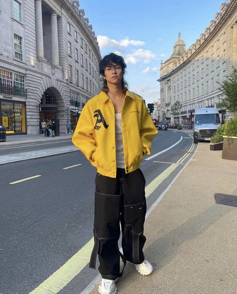 Yellow Jacket Outfit, Street Wear Aesthetic, Yellow Streetwear, Unique Streetwear, Streetwear Inspiration, Streetwear Fits, Street Style Outfits Men, Street Fashion Men Streetwear, Mens Fashion Streetwear