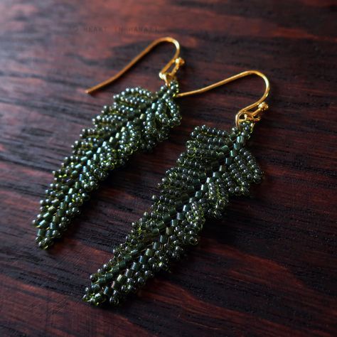 Beaded Leaf Earrings, Beaded Seaweed, Beaded Leaves, Tree Heart, Beaded Moccasins, Fern Frond, Beaded Earrings Tutorials, Beaded Leaf, Bead Work Jewelry