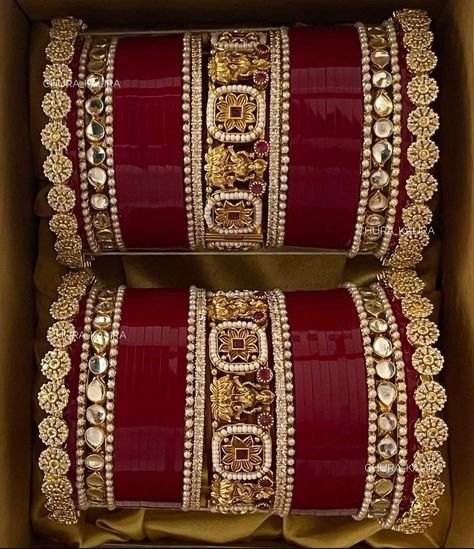 Bride Bangles Indian Bridal Red, Wedding Chooda Bridal, Bridal Chura Latest Punjabi, Indian Bride Bangles, Chura Designs Bridal, Latest Chura Designs Bridal, Latest Chooda Designs Brides, Chooda Designs Brides, Choora Bangles Bridal