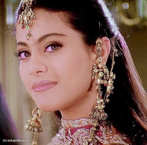 Kajol Image, Pretty Zinta, Kajol Saree, Kuch Kuch Hota Hai, Filmy Vintage, Retro Bollywood, Home Organizing, Vintage Bollywood, Organizing Tips