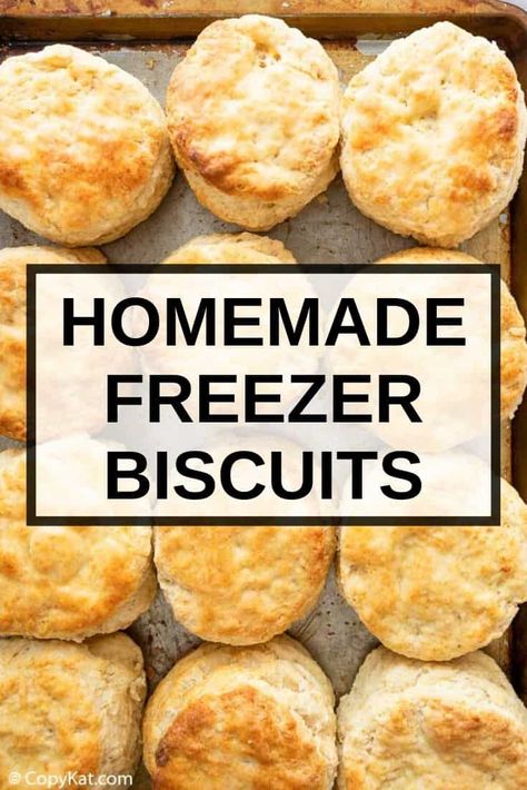 Homemade Freezer Biscuits, Freezer Biscuits, Biscuits Fluffy, Barrels Diy, Frozen Biscuits, Easy Biscuit Recipe, Freezable Meals, How To Make Biscuits, Biscuit Dough