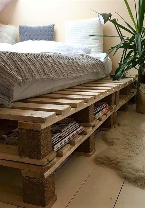 Wood Pallet Bed Frame, Pallet Bed Frame Diy, Pallet Bed Frames, Pallet Bed Frame, Diy Pallet Bed, Pallet Bed, Casa Vintage, Pallet Furniture Bedroom, Redecorate Bedroom