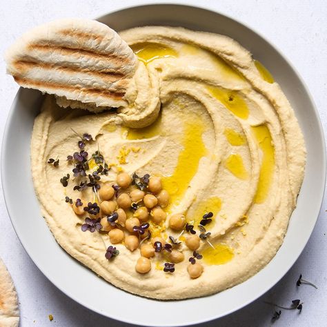 Chickpea Hummus Recipe, Cook Chickpeas, Classic Hummus Recipe, Chickpea Dip, Chickpea Hummus, Easy Hummus Recipe, Ground Beef And Cabbage, Garlic Hummus, Easy Hummus