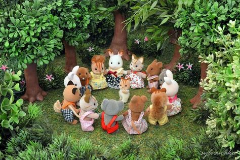 Sylvanian Families Wallpaper Desktop, Calico Critters Autumn, Sylvanian Families Cottagecore, Playing In The Woods, Sylvanian Families Rabbit Family, Sylvanian Families Maple Cat, Summoning Circle, Critters 3, Calico Critter