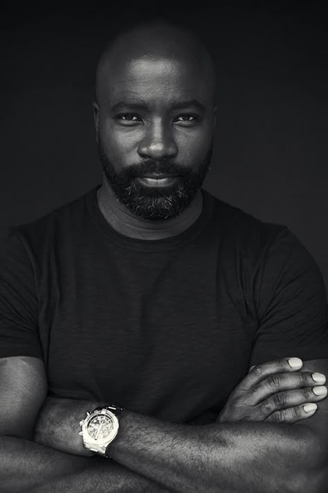 African Men Hairstyles, Bald Black Man, Mike Colter, Hero Inspiration, Handsome Older Men, Black Actors, Mens Shaving, Movie Couples, Man Images