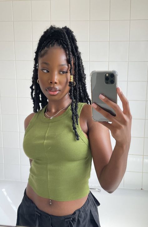 Tranças Faux Locs, Faux Locs Styles, Butterfly Locs, Faux Locs Hairstyles, Protective Hairstyles Braids, Cornrow Hairstyles, Natural Beauty Tips, Locs Hairstyles, Box Braids Hairstyles