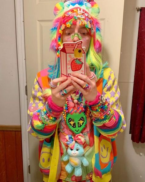 Harajuku Fashion Rainbow, Decora Fashion Outfits Rainbow, Rainbow Punk Aesthetic, Decorakei Fashion, Rainbow Aesthetic Outfit, Rainbow Outfit Aesthetic, Harajuku Rainbow, Decora Fashion Outfits, Rainbowcore Fashion