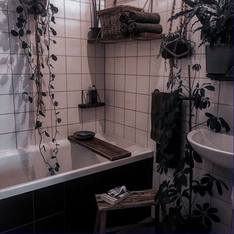 Gothic House Aesthetic, Rustic Gothic Home Decor, Minimalist Goth Decor, Home Haunted House, Goth Apartment, Apartments Ideas, Haunted House Decor, Gothic Bathroom, Bathroom Redecorating