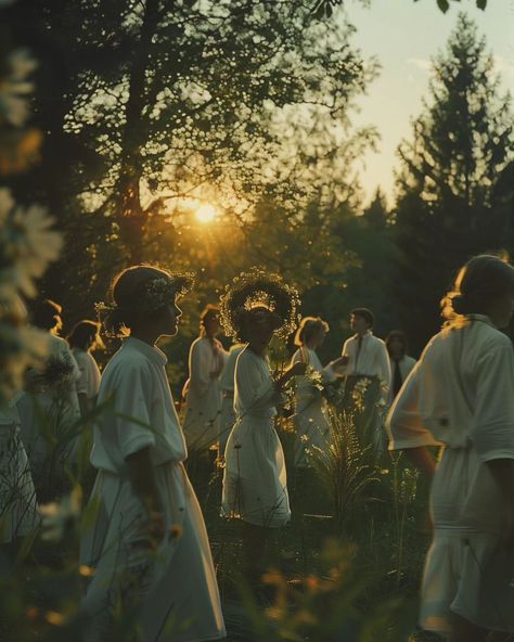 #AlHorrorRising hosted by @aiempirerising Day 06: "Midsommar" by Ari Aster I liked a movie Midsommar, so I made it in a hurry😍 Midsommar Movie Aesthetic, Midsommar Wedding, Midsommar Aesthetic, Samhain Festival, Festival Aesthetic, Pixi Beauty, A Midsummer Night’s Dream, Nordic Scandinavian, March 6