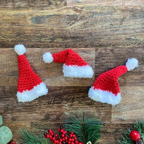 Mini Santa Hat Ornament/Garland/Embellishment - Free Crochet Pattern - SeeLoveShare Crochet Santa Hat Free Pattern, Crochet Santa Hat Pattern, Mini Santa Hat, Christmas Pickle Ornament, Santa Hat Pattern, Crochet Santa Hat, Crochet Hand Warmers, Crochet Christmas Hats, Hat Ornament