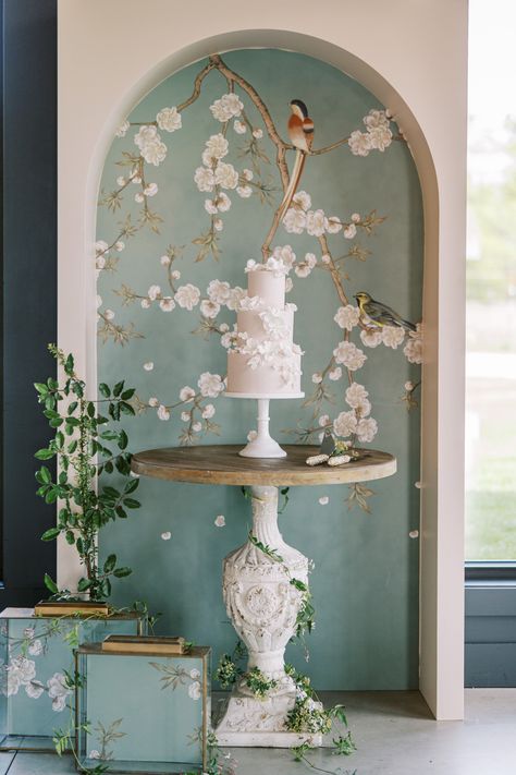 Chinoiserie Wedding, Garden Wedding Venues, Unique Wedding Cake, Traditional Wedding Cake, Wedding Cake Flavors, Wedding Cake Stands, Cake Bars, Unique Wedding Cakes, Garden Party Wedding