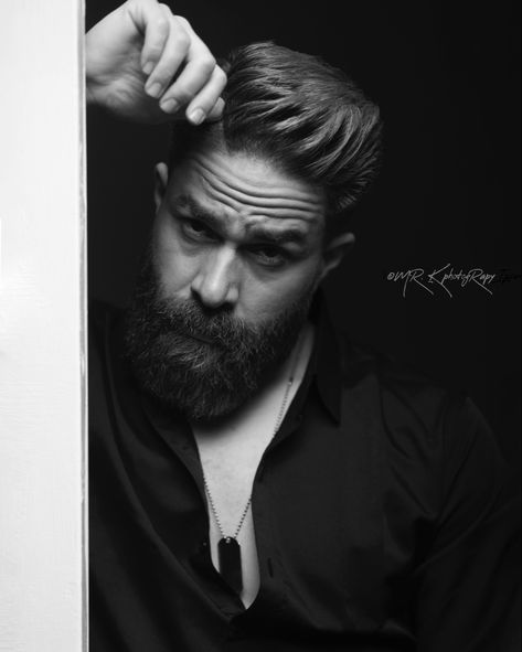 Portrait Men, Mens Photoshoot, Beard Men, Mens Photoshoot Poses, Short Beard, Photography Poses For Men, Male Portrait, Man Photo, Poses For Men