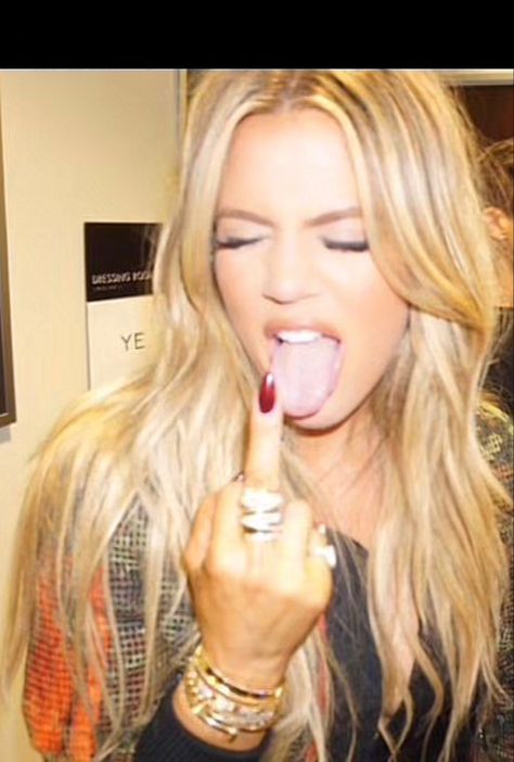 2000s Khloe Kardashian, Iconic Khloe Kardashian Pics, Celebrity Iconic Pics, Klomoney Era, Khloe Kardashian 2000s Aesthetic, Khloe Kardashian Old Pictures, Khloe Kardashian Pfp, Khloe Kardashian Funny Pics, Khole Money Era