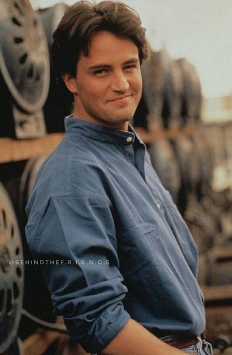 Matthew Perry Friends, Chandler Friends, Friends Poster, Matt Leblanc, Chan Chan, Ross Geller, Friends Cast, Friends Tv Series, Joey Tribbiani