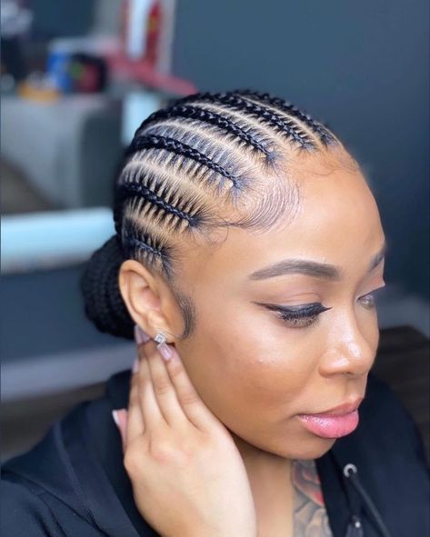 8 Lines Cornrows, Flat Cornrow Hairstyles, Cornrows To The Back For Black Women, Conroll Styles For Women, Feed In Braids On Short Hair, Conrows Lines With Braids, Simple Attachment Hairstyles, Feeding Cornrows Braids, Simple Conrow Braids