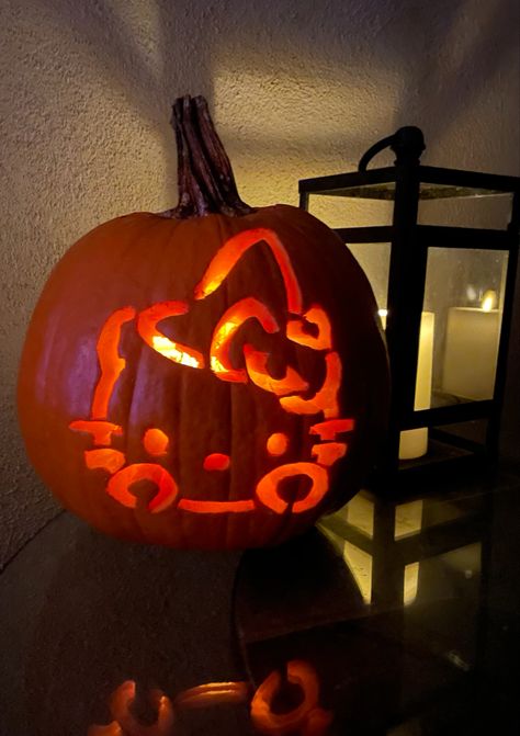 Cute Halloween Carving Ideas, Hello Kitty Skull Pumpkin, Carving Pumkin Ideas Easy, Pumpkin Craving Easy, Art On Pumpkins, Hello Kitty Carved Pumpkin, Gojo Pumpkin Carving, Cute Jackolanterns, Hello Kitty Jack O Lantern