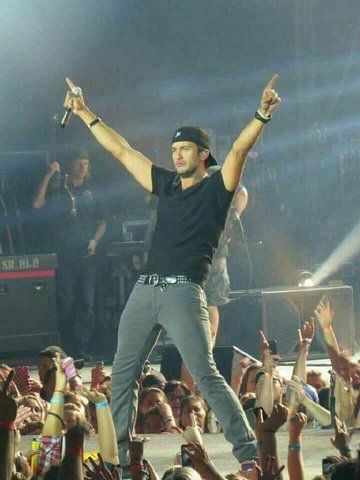 Scotty Mccreery, Luke Bryan Tattoo, Luke Bryan Family, Dixieland Delight, Luke Bryan Fan, Luke Bryan Concert, Luke Bryan Pictures, Best Country Singers, Easton Corbin