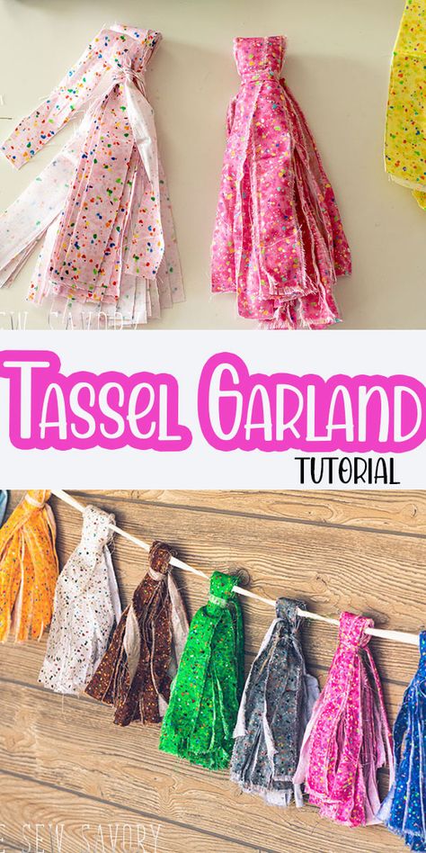 Tela, Natal, Homemade Fabric Garland, Fabric Bunting Garland, How To Make Fabric Tassels, Garland Display Craft Show, Diy Flag Garland, Scrap Fabric Garland, Fabric Tassel Garland