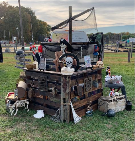 Ship Trunk Or Treat, Pirate Ship Trunk Or Treat, Pallet Pirate Ship, Pirate Ships Diy, Haunted Pirate Ship, Pirate Halloween Decorations, Pirate Halloween Party, 26 Birthday, Scary Halloween Decorations Diy