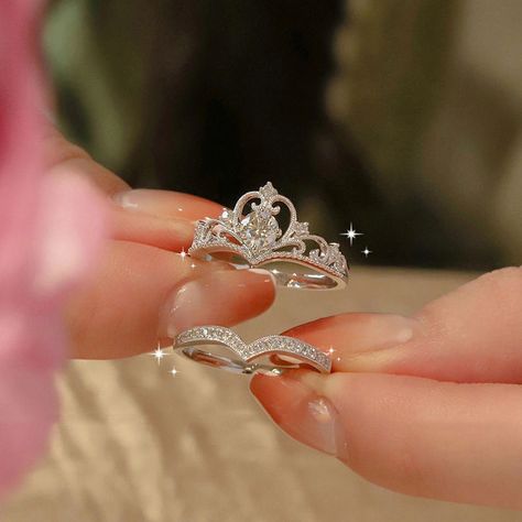 Diamond crown ring