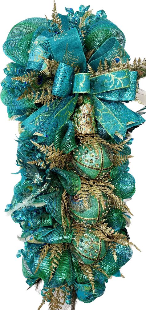 Peacock Christmas Decorations, Peacock Christmas Tree, Turquoise Wreath, Diy Christmas Door Decorations, Peacock Wreath, Diy Christmas Door, Mesh Ribbon Wreaths, Decor For Wedding, Peacock Christmas