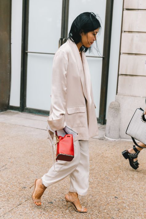 2019 Fashion Trends, Cream Fashion, Quoi Porter, Street Style Trends, Spring Fashion Trends, 2019 Fashion, Street Style Inspiration, Looks Style, City Chic