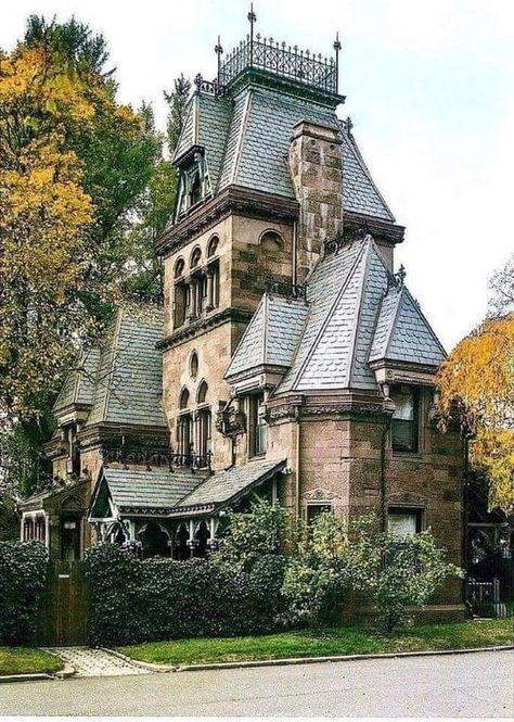 Victorian Architecture, Old Victorian Homes, Victorian Style House, Mansion Exterior, Victorian Style Homes, Victorian Mansions, Gothic House, House Entrance, Beautiful Architecture