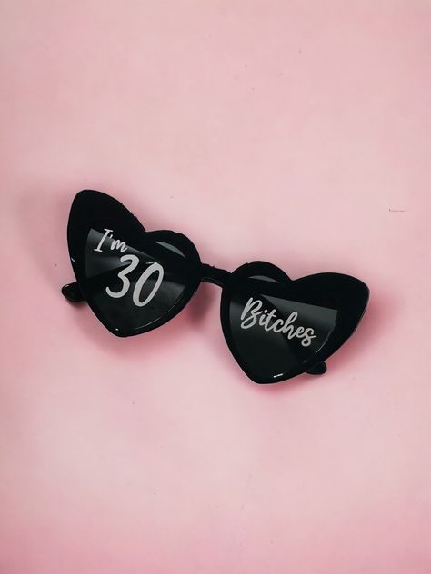 30th Birthday Party Bags, 30th Birthday Party Inspiration, 30th Bday Gifts For Best Friend, 30th Bday Party Ideas Women, 30th Birthday Accessories, Birthday Glasses Ideas, Best 30th Birthday Party Ideas, Black And Pink 30th Birthday Party, 30th Bday Decoration Ideas