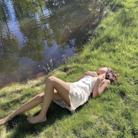 Mother Nature, Summer Dream, Nature Girl, Nature Aesthetic, The Grass, Photoshoot Poses, Aesthetic Photo, Summer Aesthetic, Pretty Pictures