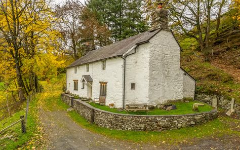 Upper Valley Farmhouse - 17th Century barn conversion in Wales Building With Stone, Rustic Outdoor Spaces, 17th Century House, Welsh Countryside, Cosy Sofa, Sims World, Century Farmhouse, Private Hot Tub, Snowdonia National Park