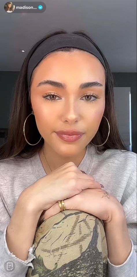 Madison Beer Hairstyles, Madison Beer Skincare, Madison Beer Bun Hairstyles, Madison Beer Updo, Madison Beer Claw Clip, Madison Beer Tiktok, Madison Beer Hair, Madison Beer Stream, Madison Beer Livestream